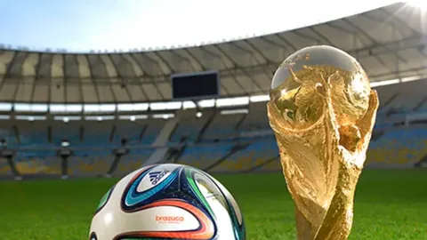 姆巴佩错失良机泪洒球场，英雄落寞却无人苛责