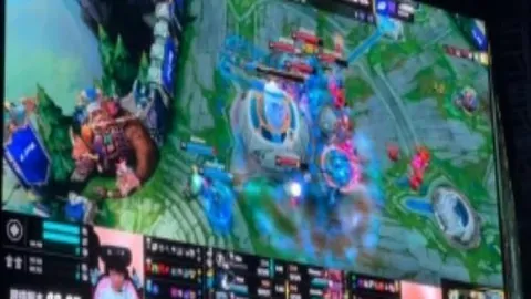 曼联球员在阿莫林看来幸免于难，成功避开裁员狂潮。