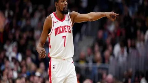 “梁王携手登场 马来西亚羽毛球公开赛首日赛程公布，央视体育同步转播”